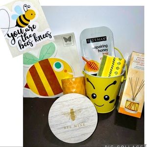 NWT You’re the BEES KNEES Gift w/Card